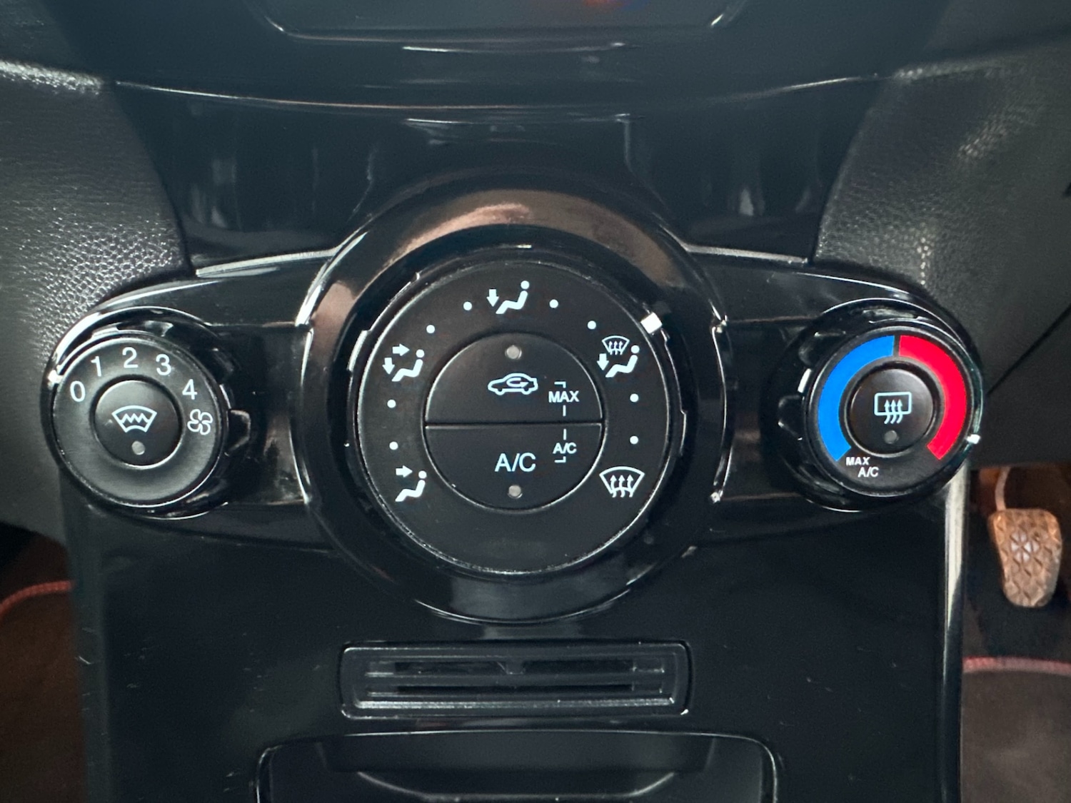 Used Ford Fiesta 2015 for sale - 76948555: Photo 46