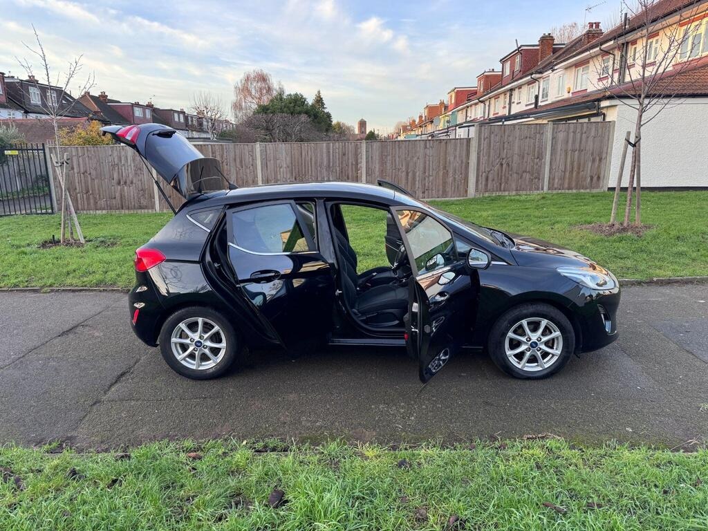 Used Ford Fiesta 2017 for sale - 76935732: Photo 9