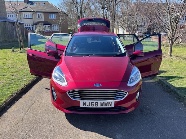 Used Ford Fiesta 2018 for sale - 74072865: Photo 43