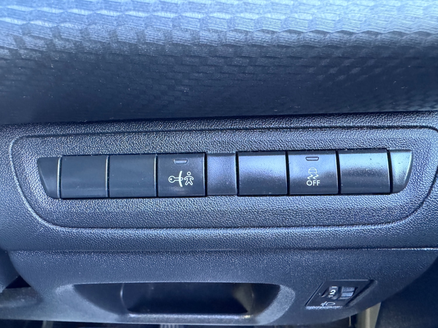 Used Peugeot 208 2016 for sale - 77196730: Photo 35