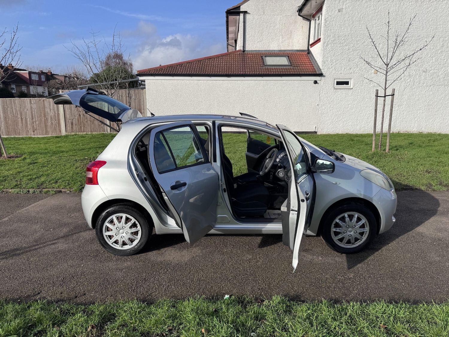 Used Toyota Yaris 2006 for sale - 77474880: Photo 28