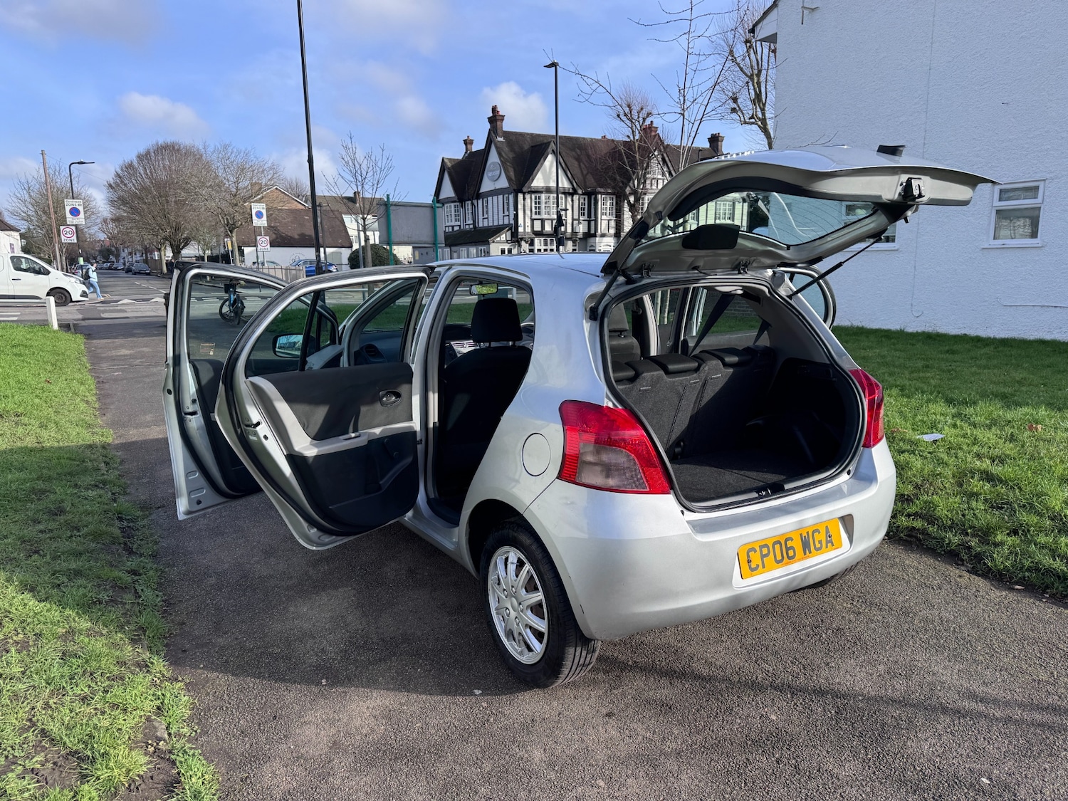 Used Toyota Yaris 2006 for sale - 77474880: Photo 32