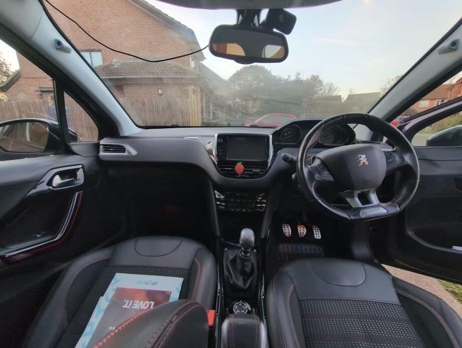 Used Peugeot 2008 2017 for sale - 76670496: Photo 9