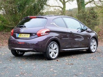 Used Peugeot 208 2014 for sale - 76453686: Photo
