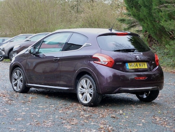 Used Peugeot 208 2014 for sale - 76453686: Photo