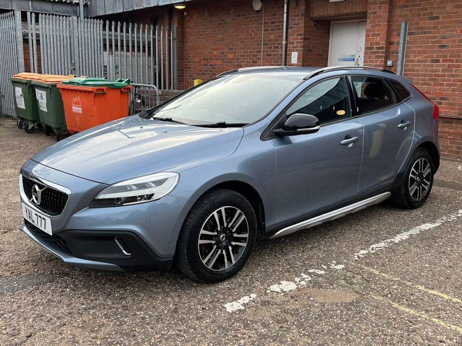 Used Volvo V40 Cross Country for sale - 76143648: Photo 2