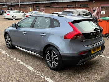 Used Volvo V40 Cross Country 2017 for sale - 76143648: Photo