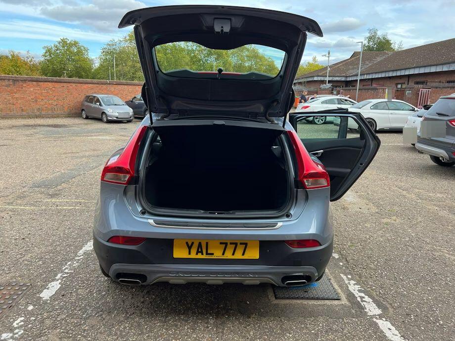 Used Volvo V40 Cross Country for sale - 76143648: Photo 8