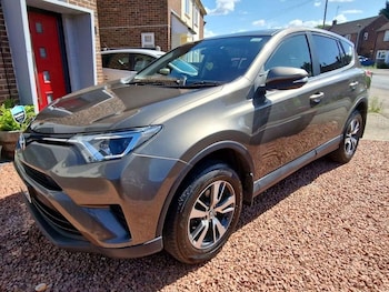 2017 (66) - 2.0 D-4D Active Euro 6 (s/s) 5dr (Safety Sense)