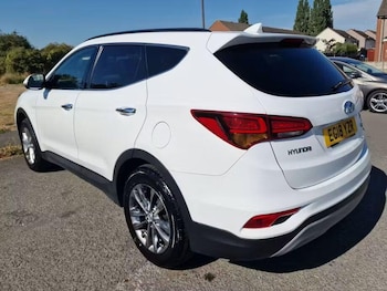 Used Hyundai Santa Fe 2018 for sale - 79519123: Photo