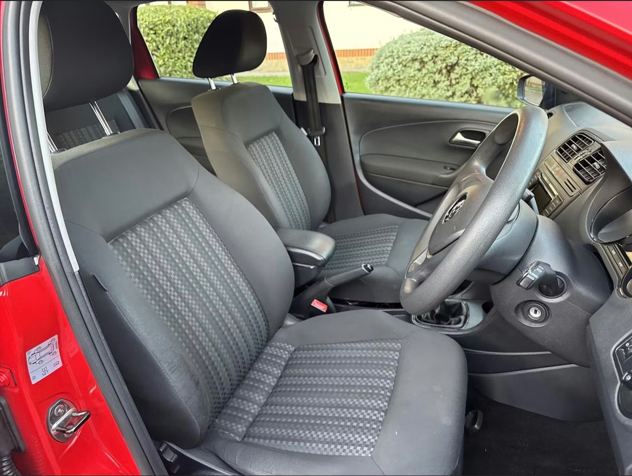 Used Volkswagen Polo 2015 for sale - 76726169: Photo 3