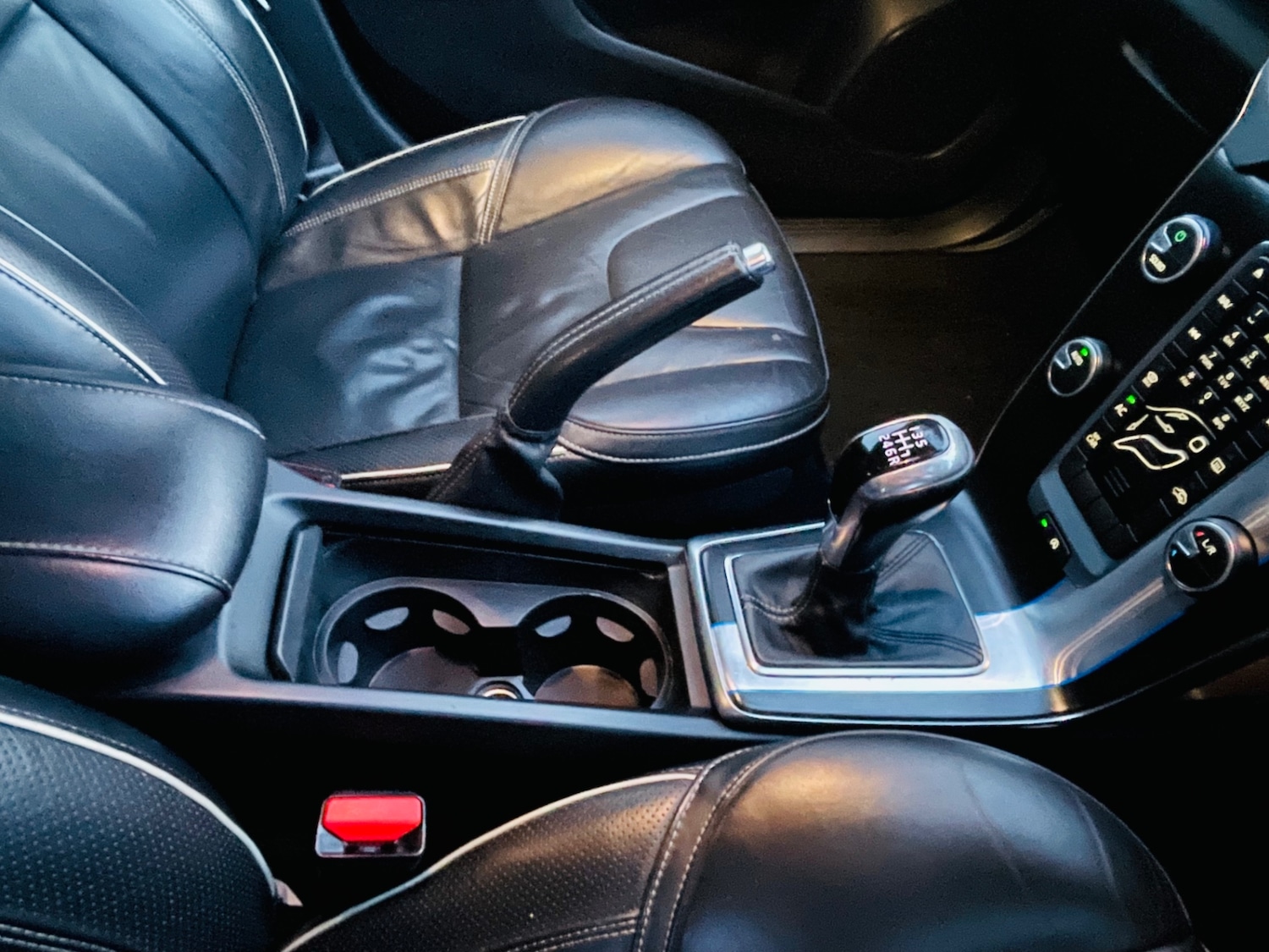 Used Volvo V40 2015 for sale - 76922143: Photo 19