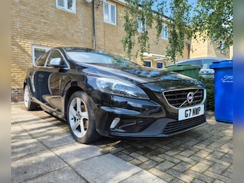 2015 (15) - D2 [120] R DESIGN Lux Nav 5dr