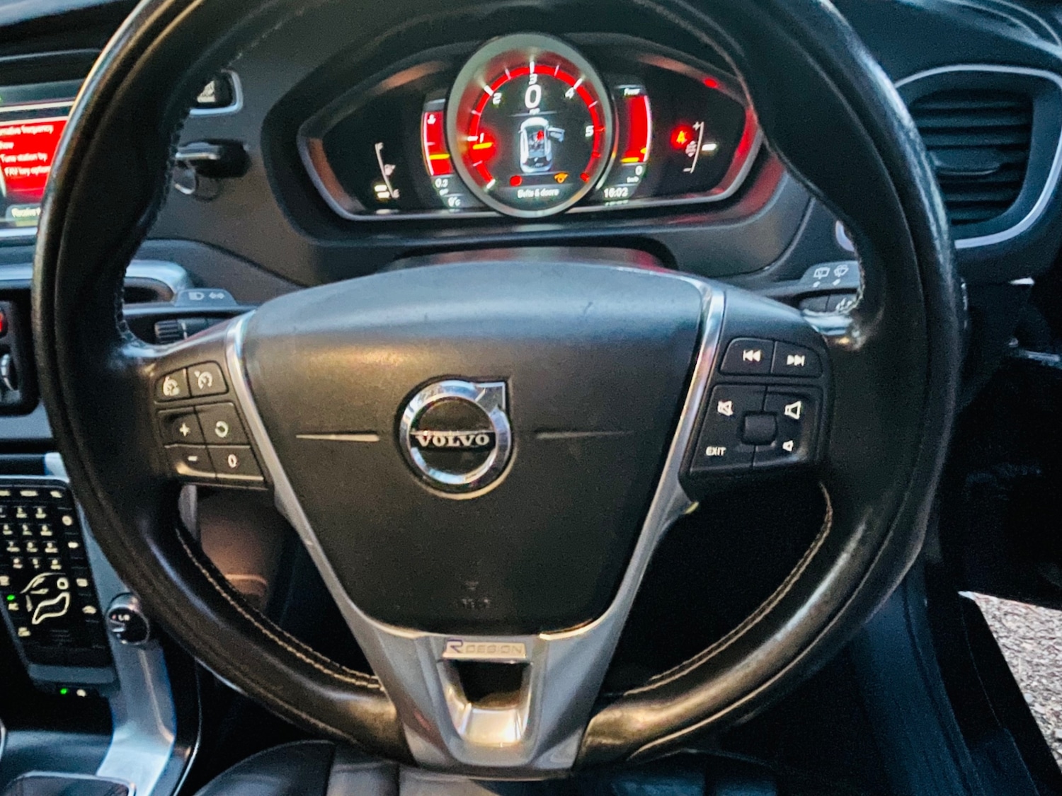 Used Volvo V40 2015 for sale - 76922143: Photo 22