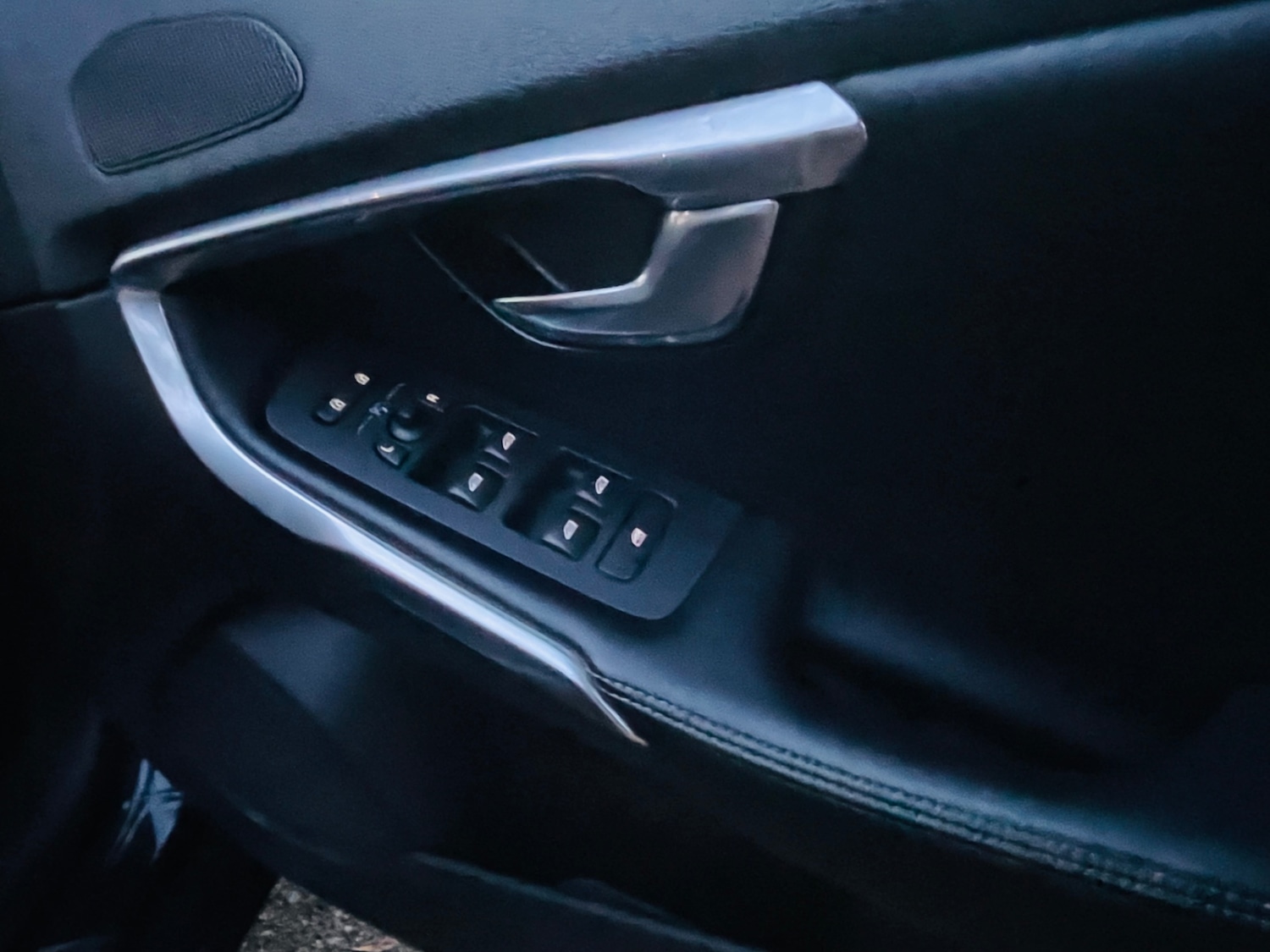 Used Volvo V40 2015 for sale - 76922143: Photo 25