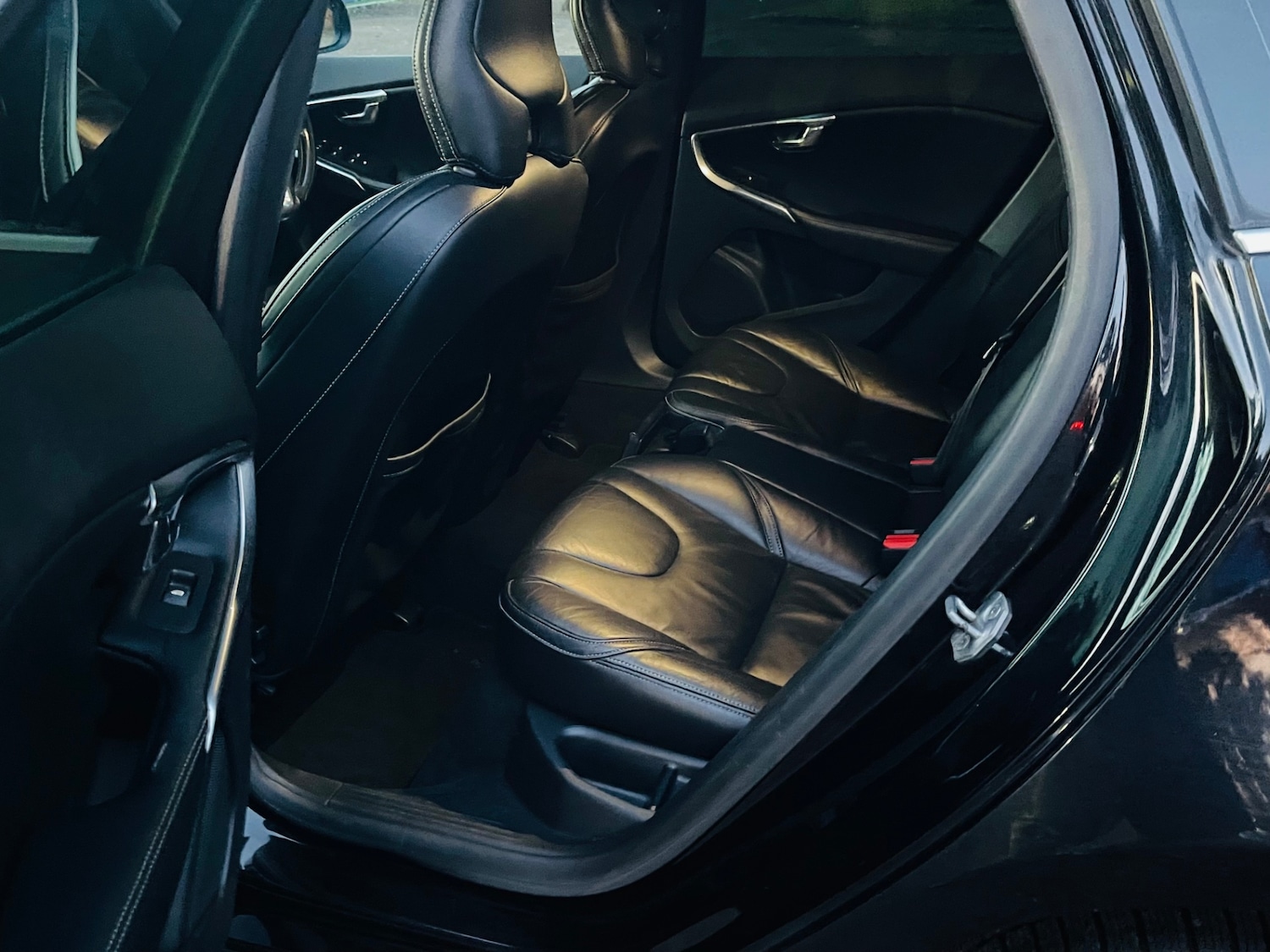 Used Volvo V40 2015 for sale - 76922143: Photo 27