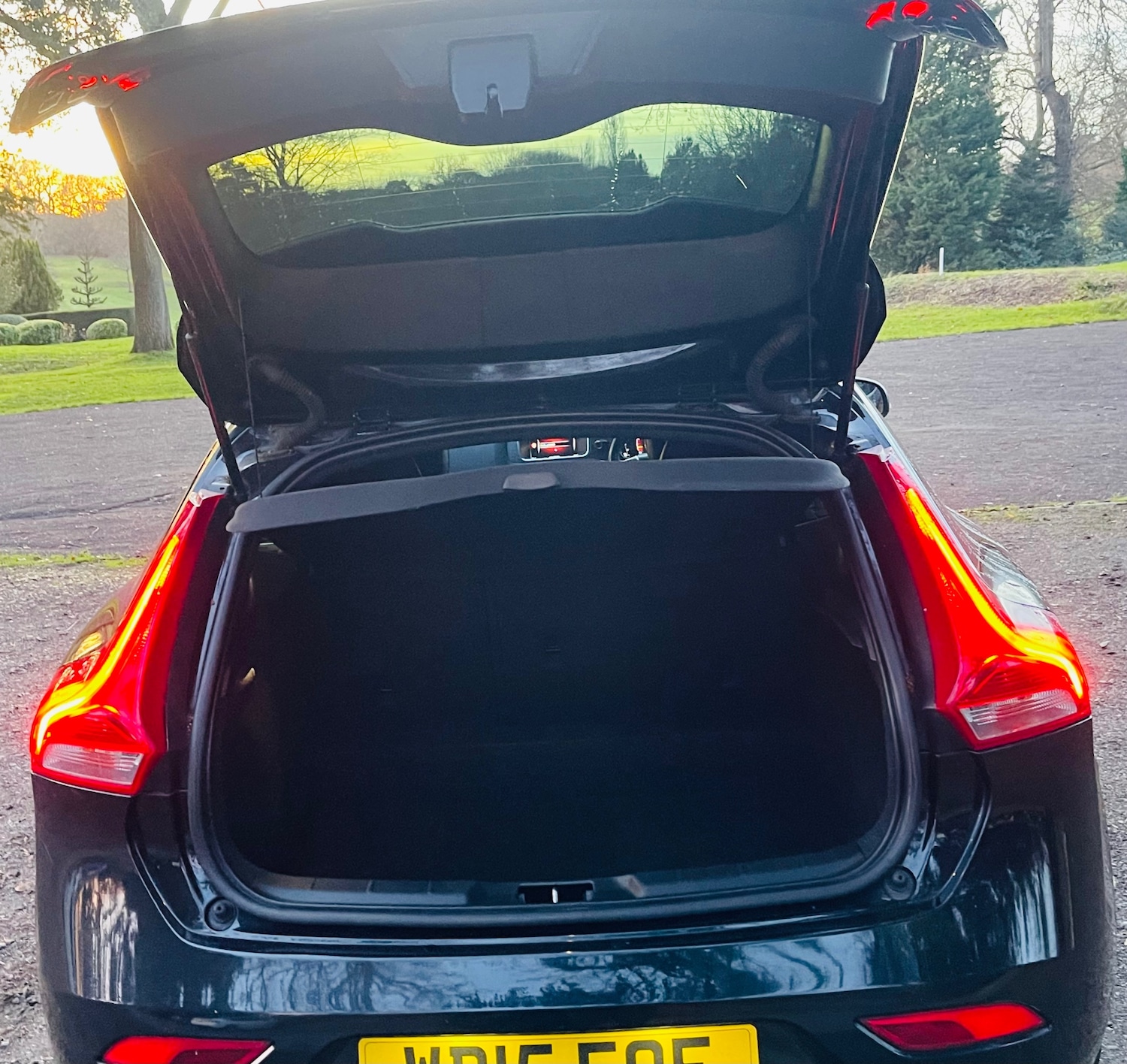 Used Volvo V40 2015 for sale - 76922143: Photo 8