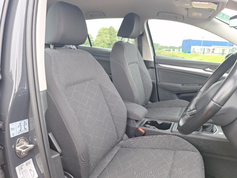 2022 Volkswagen Golf 1.5 TSI Life 5dr Hatchback Petrol Manual - Picture 13 of 19