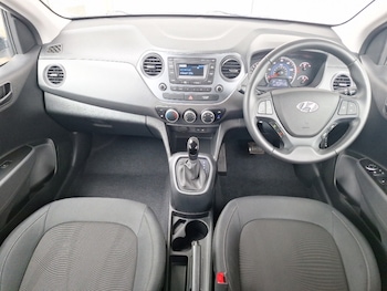 Used Hyundai i10 2018 for sale - 79546225: Photo