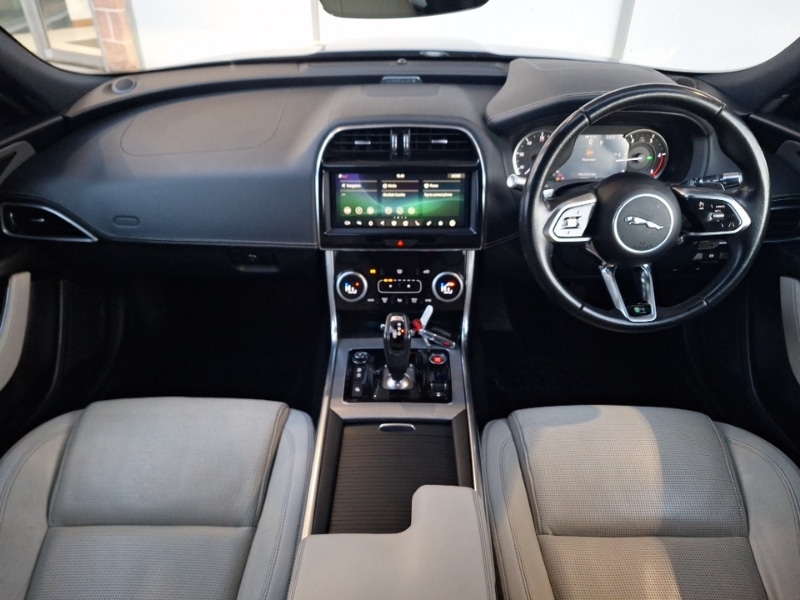 Used Jaguar XE 2019 for sale - 77921873: Photo 2