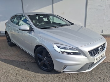 Used Volvo V40 2018 for sale - 76230112: Photo
