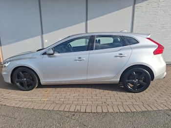 Used Volvo V40 2018 for sale - 76230112: Photo