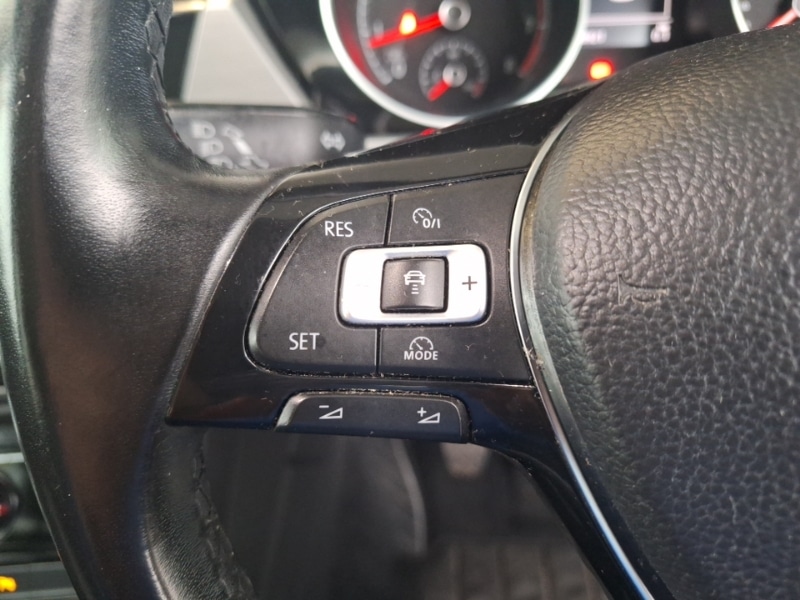 Used Volkswagen Touran 2018 for sale - 77439327: Photo 11