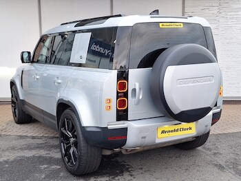 Used Land Rover Defender 2021 for sale - 77228863: Photo