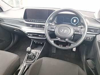 Used Hyundai BAYON 2024 for sale - 76160640: Photo 2