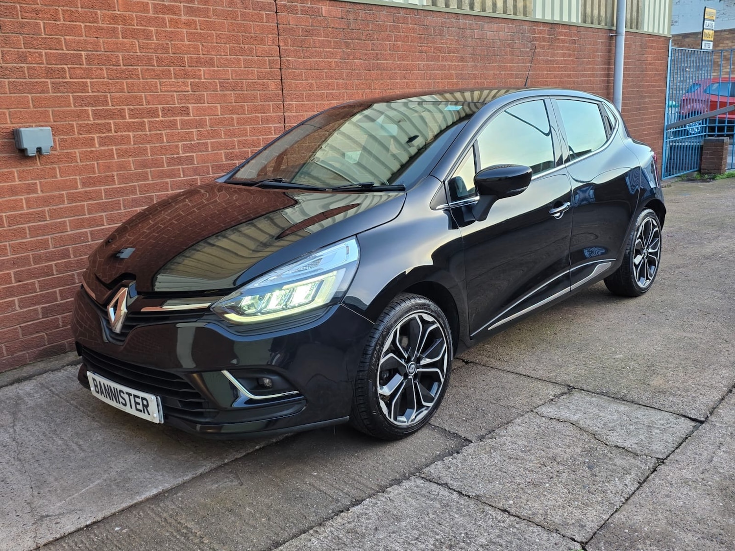 Used Renault Clio 2017 for sale - 76571327: Photo 2
