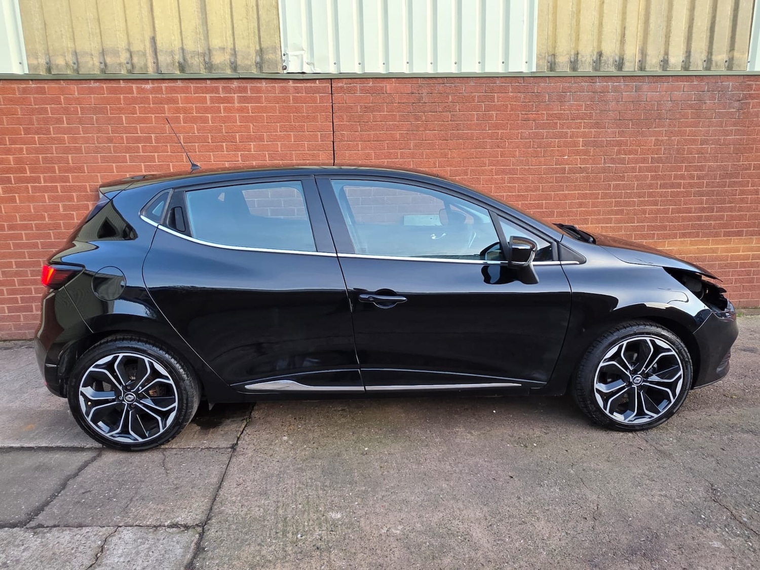 Used Renault Clio 2017 for sale - 76571327: Photo 6