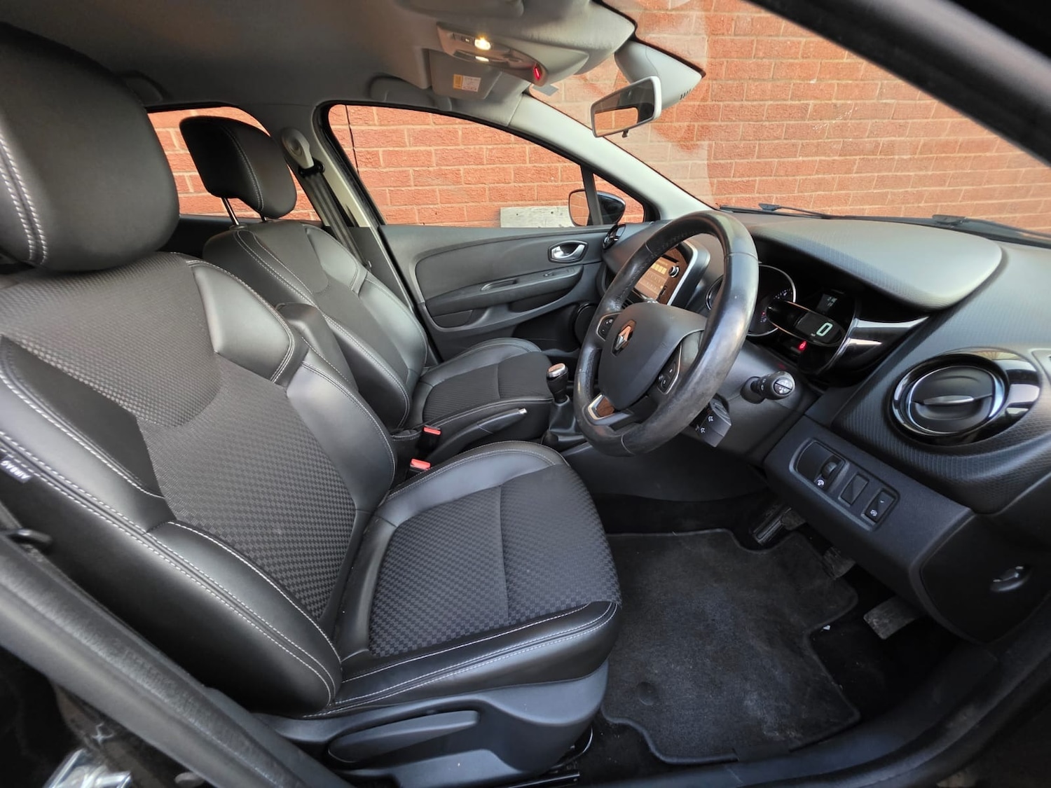 Used Renault Clio 2017 for sale - 76571327: Photo 7