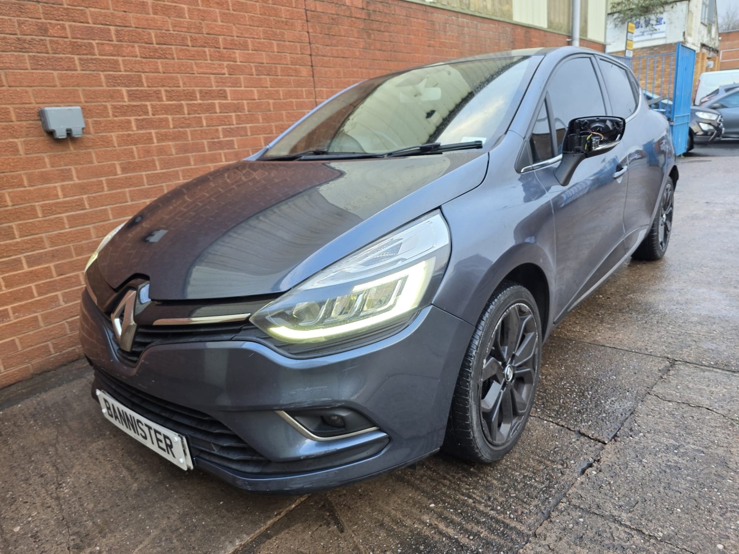 Used Renault Clio 2017 for sale - 76844993: Photo 2