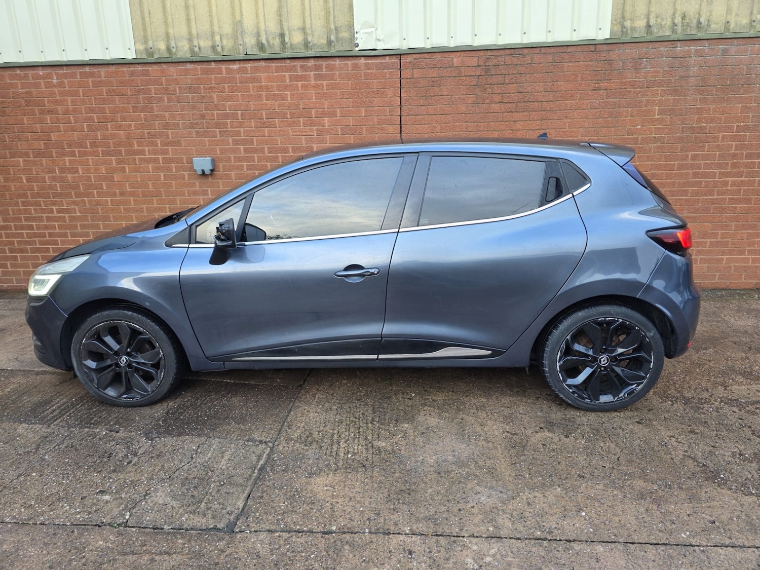 Used Renault Clio 2017 for sale - 76844993: Photo 3