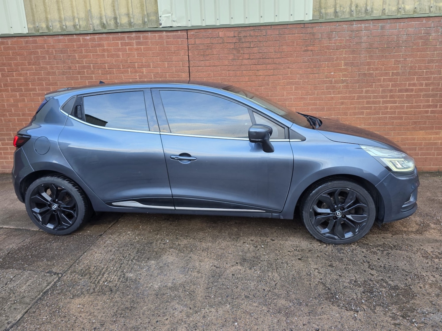 Used Renault Clio 2017 for sale - 76844993: Photo 6