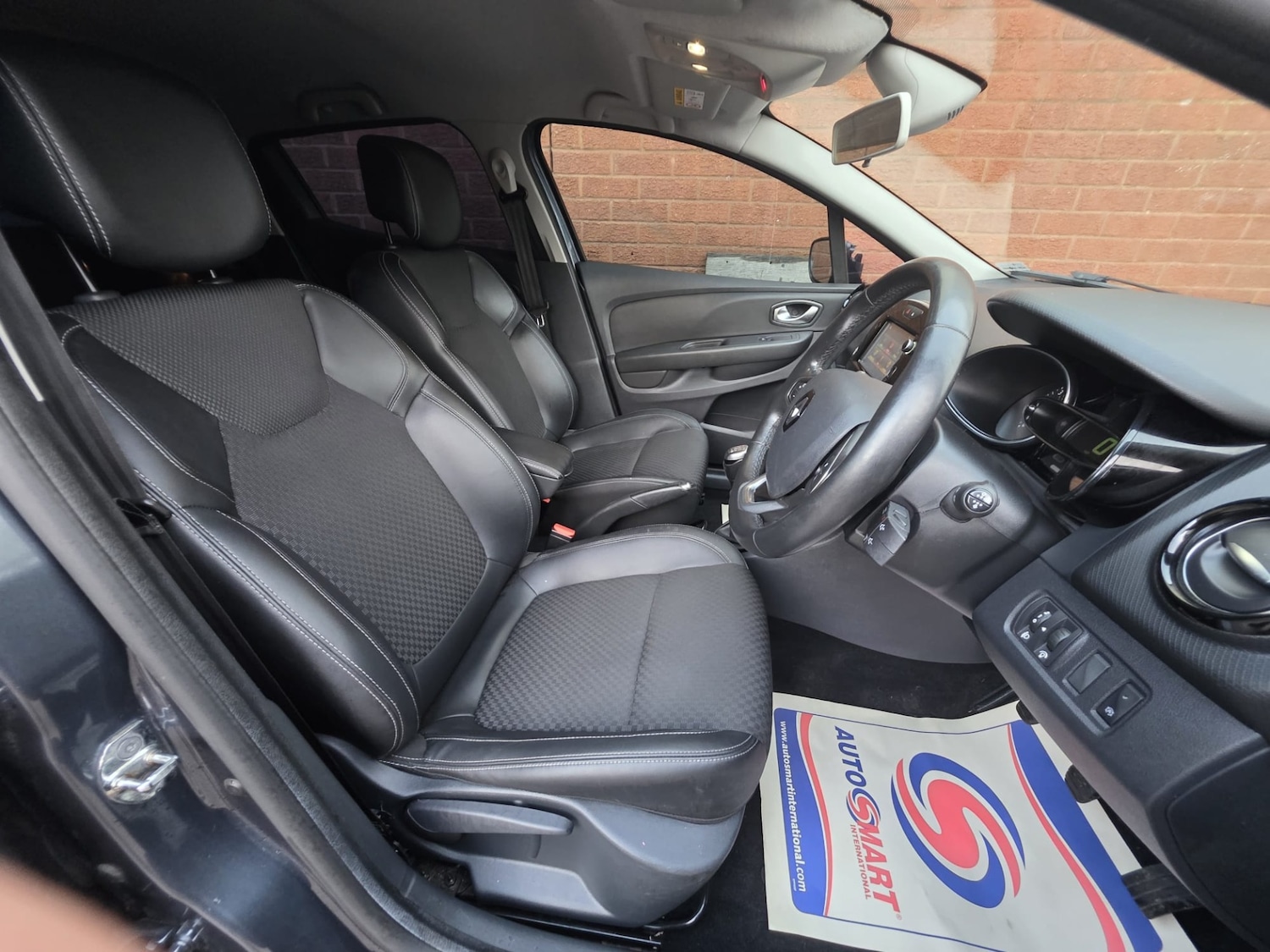 Used Renault Clio 2017 for sale - 76844993: Photo 8