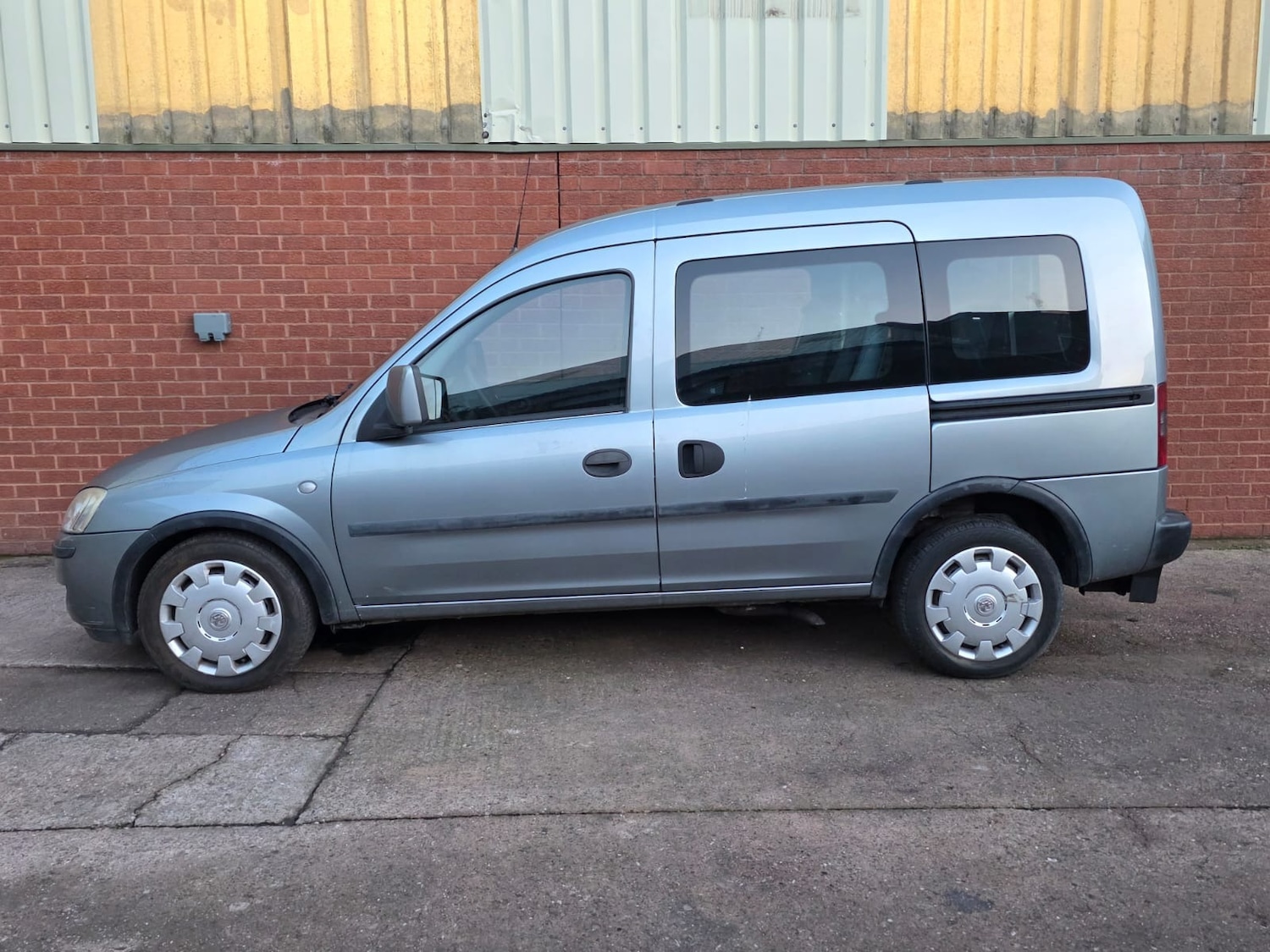 Used Vauxhall Combo 2010 for sale - 76571377: Photo 3