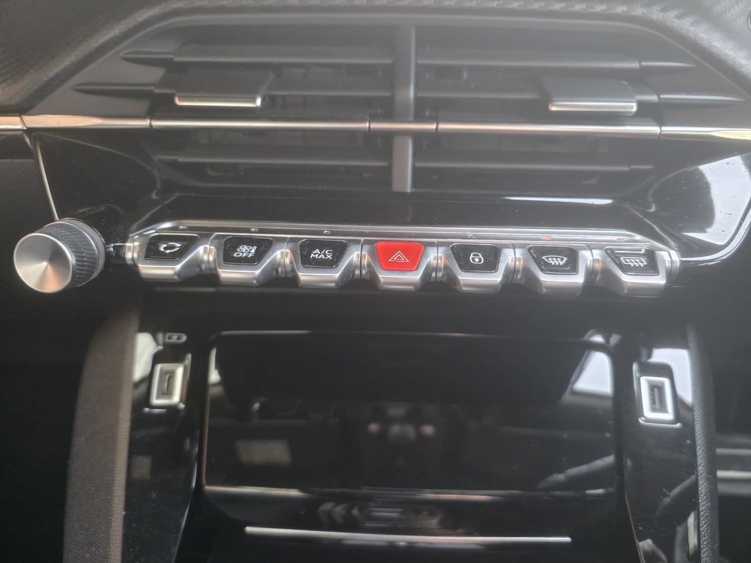 Used Peugeot 2008 2023 for sale - 76860446: Photo 16