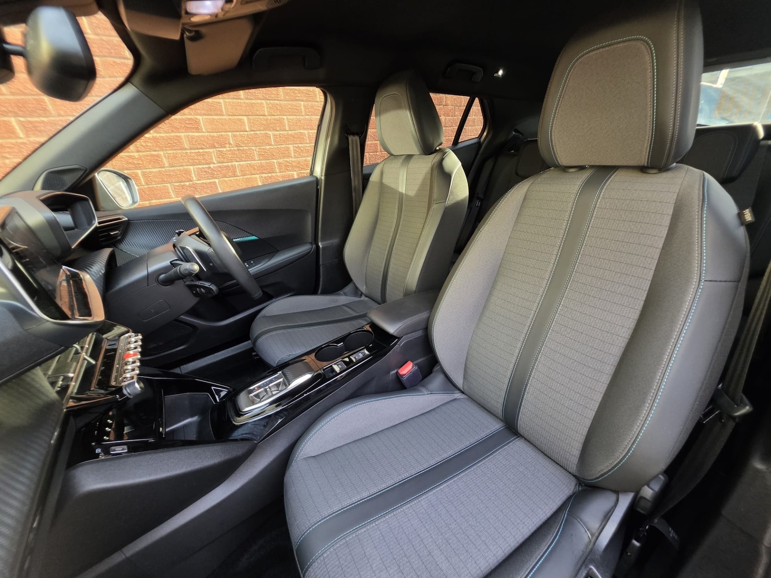 Used Peugeot 2008 2023 for sale - 76860446: Photo 8