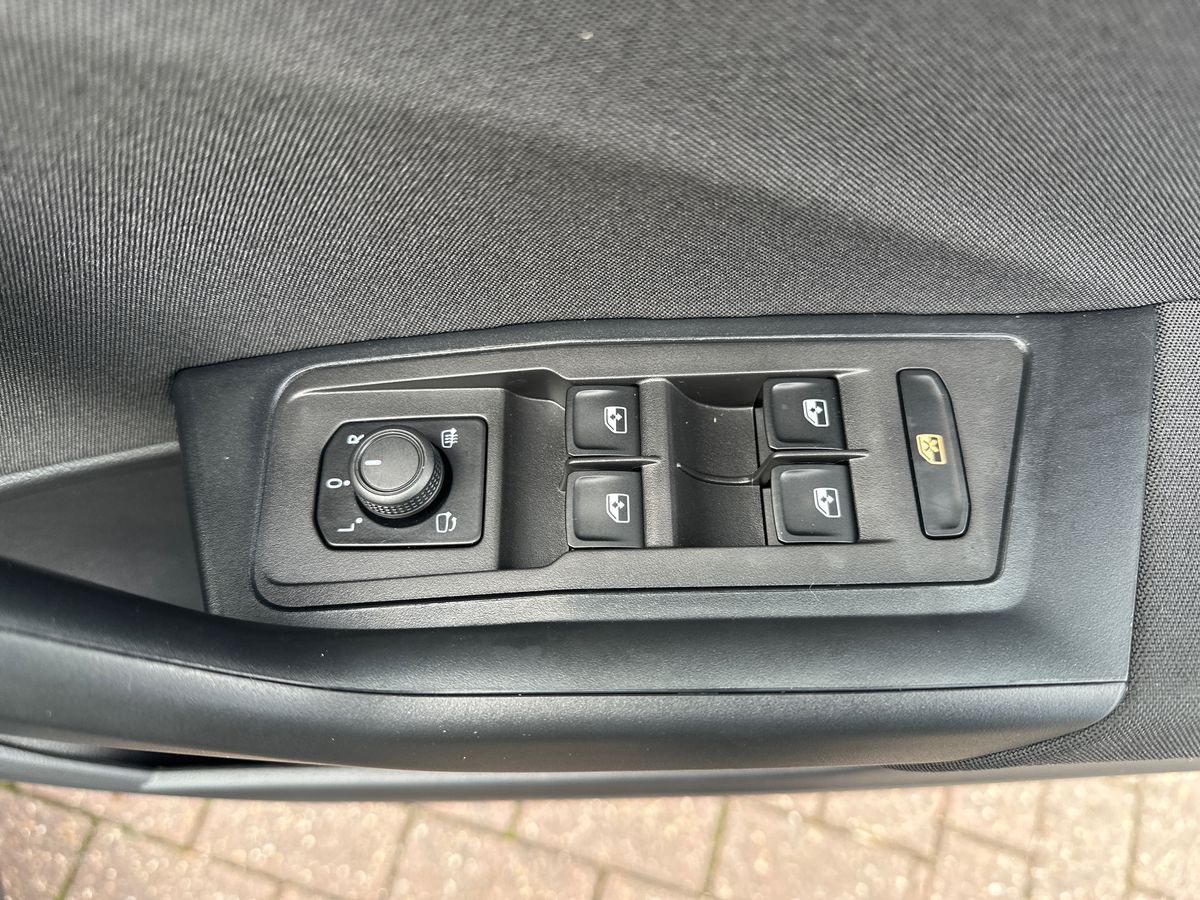 Used Volkswagen T-Roc 2023 for sale - 77903215: Photo 25