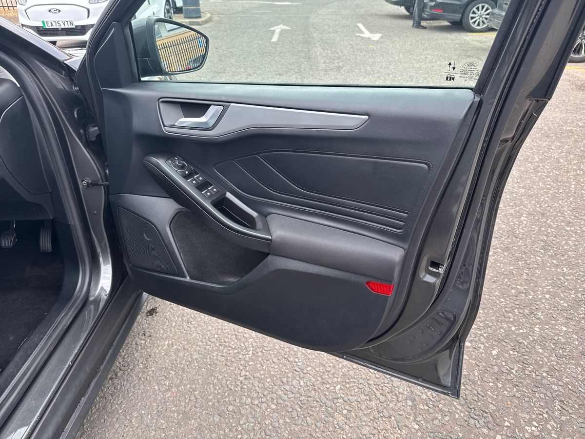 Used Ford Focus 2022 for sale - 76717231: Photo 35