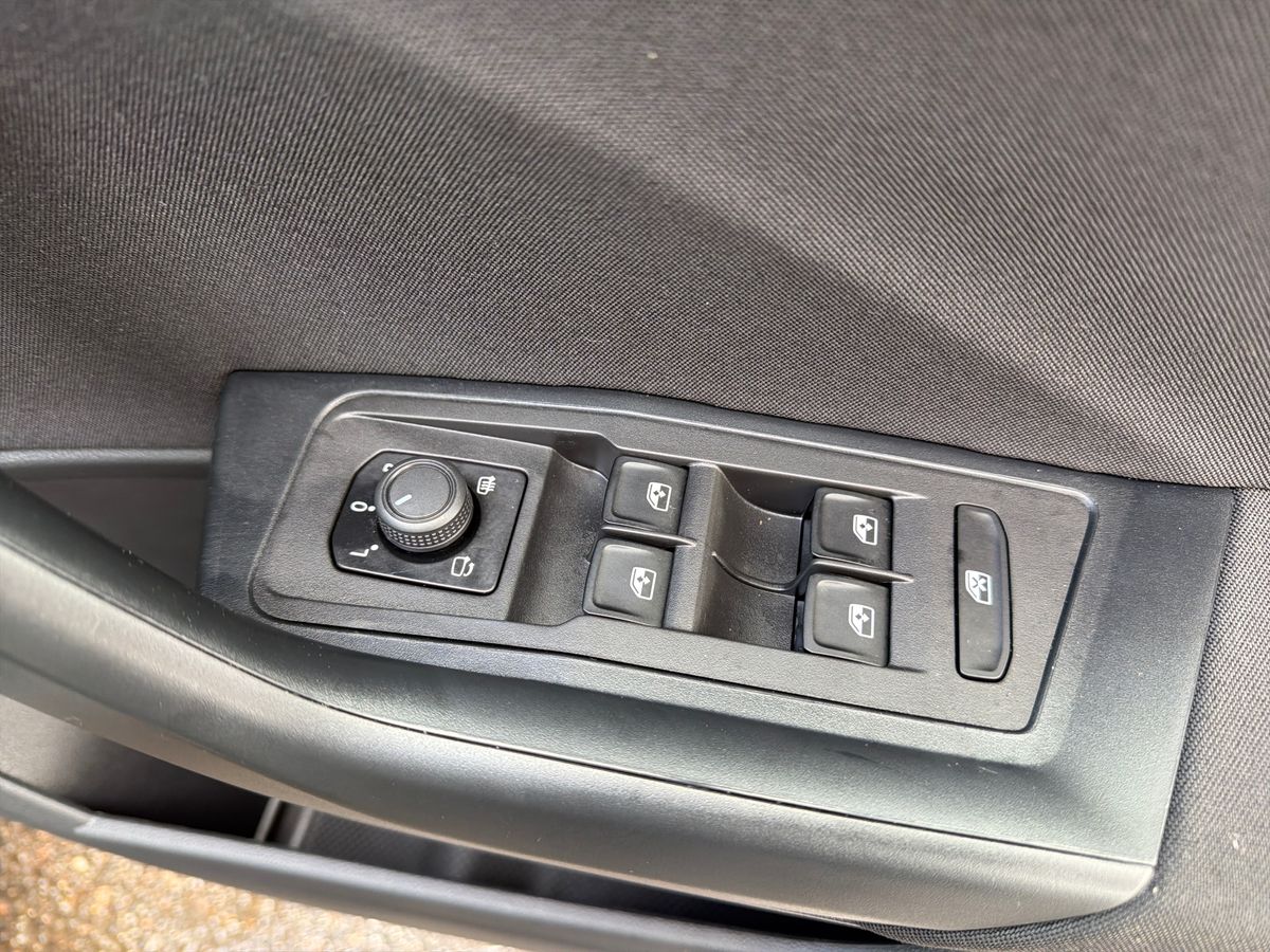 Used Volkswagen T-Roc 2023 for sale - 77380815: Photo 25