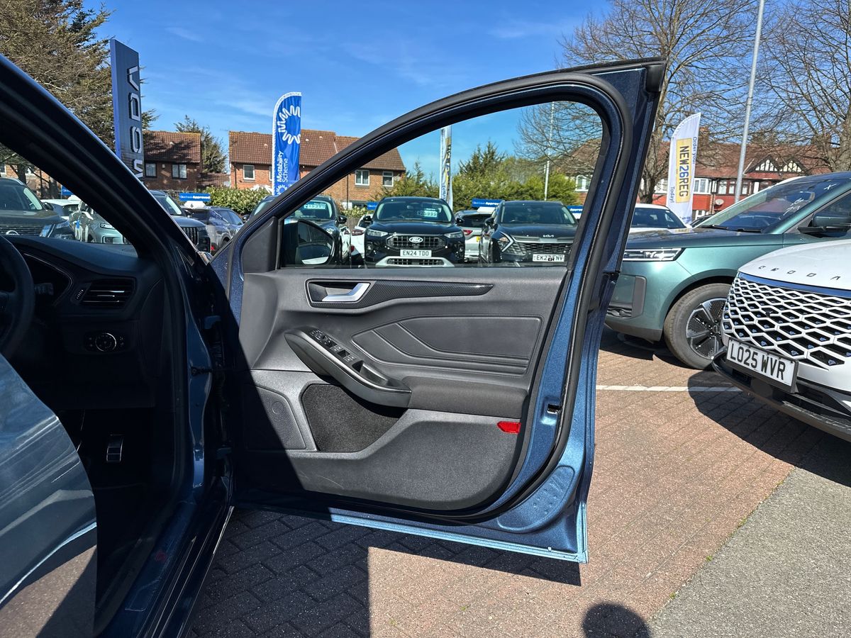 Used Ford Focus 2023 for sale - 78152528: Photo 35