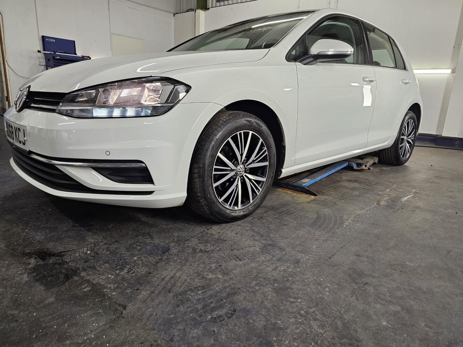 Used Volkswagen Golf 2018 for sale - 76945607: Photo 2