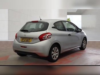 Used Peugeot 208 2013 for sale - 79411924: Photo