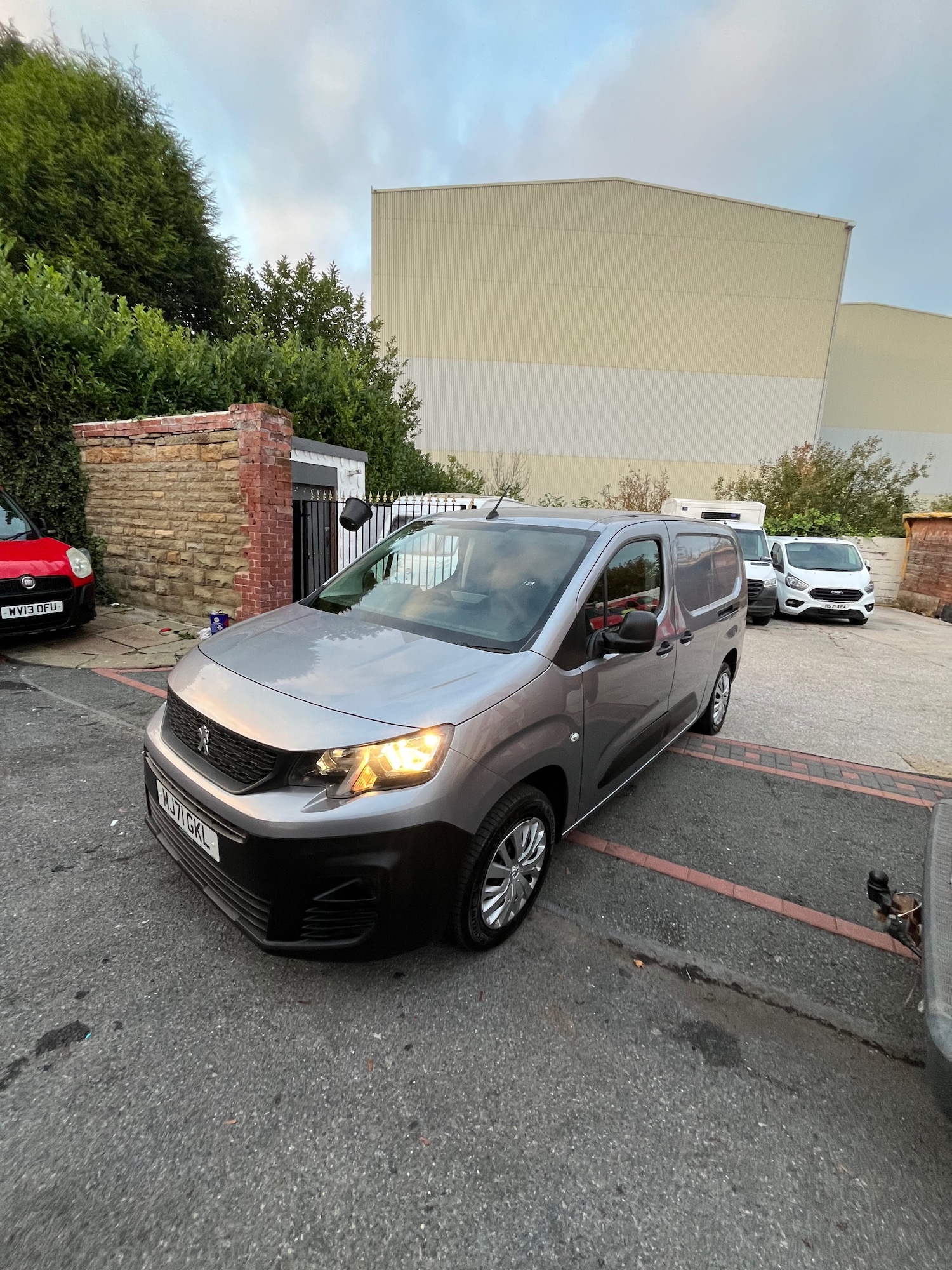 Used Peugeot Partner 2021 for sale - 76286864: Photo 2