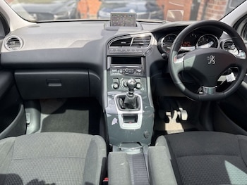 Used Peugeot 5008 2015 for sale - 79046530: Photo