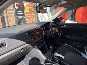 Used Volkswagen T-Roc 2018 for sale - 78145223: Photo