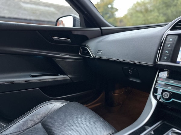 Used Jaguar XE 2018 for sale - 76280002: Photo 32