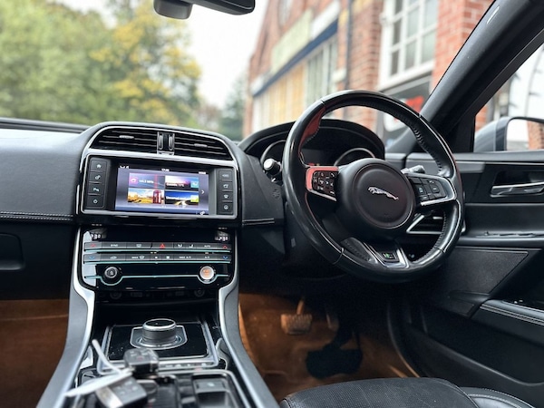 Used Jaguar XE 2018 for sale - 76280002: Photo 5